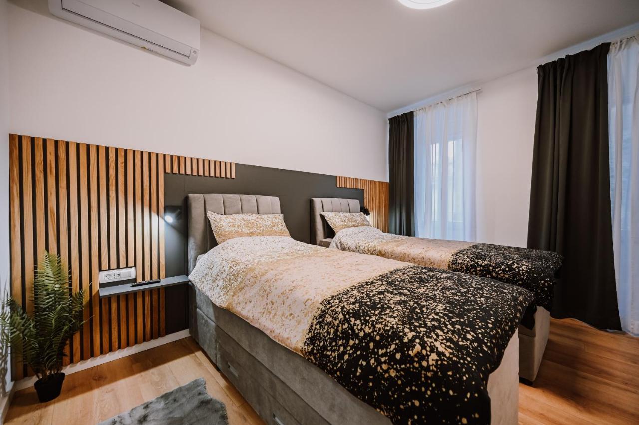 Old Square Apartment Рийека Екстериор снимка