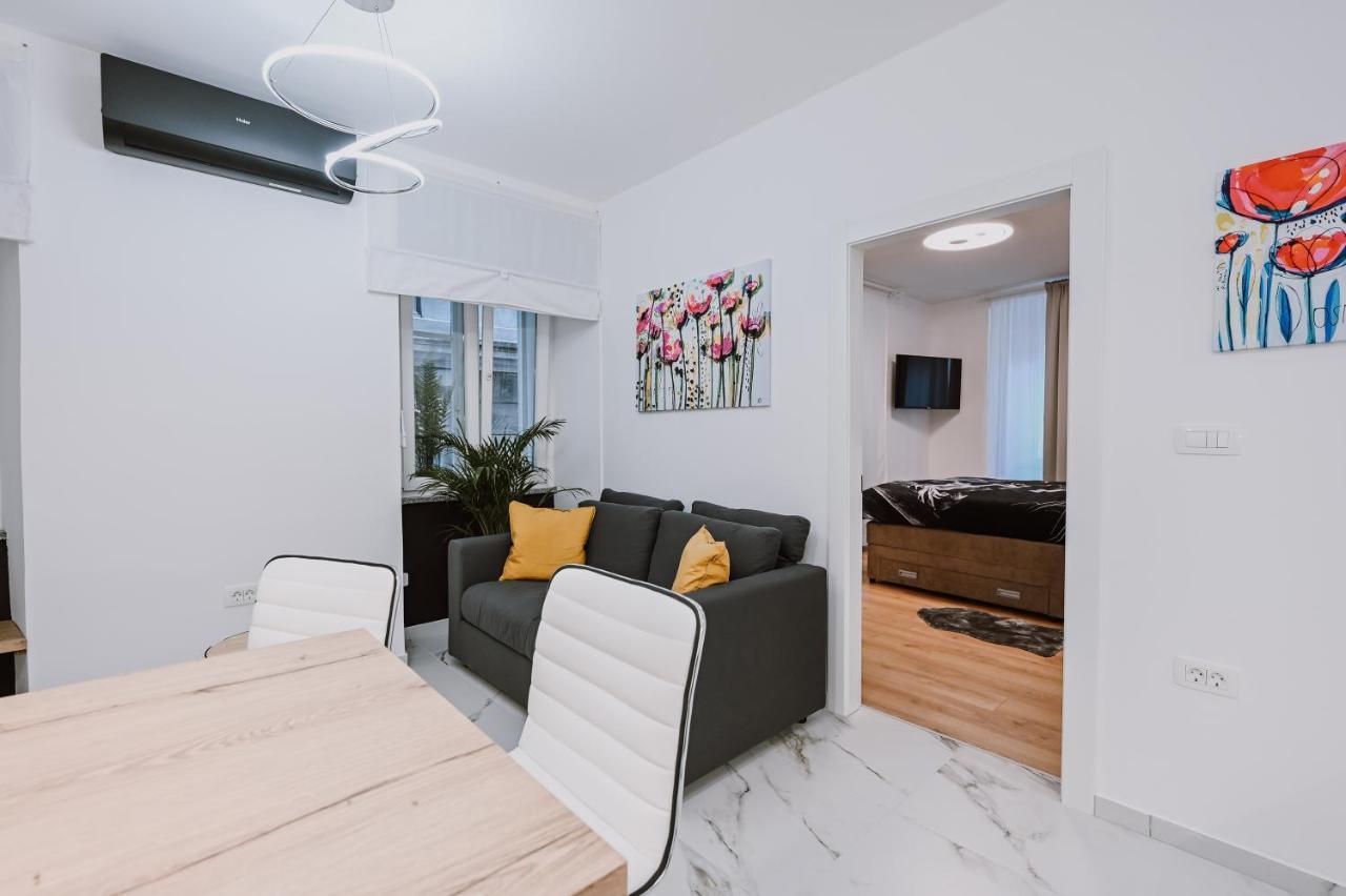 Old Square Apartment Рийека Екстериор снимка