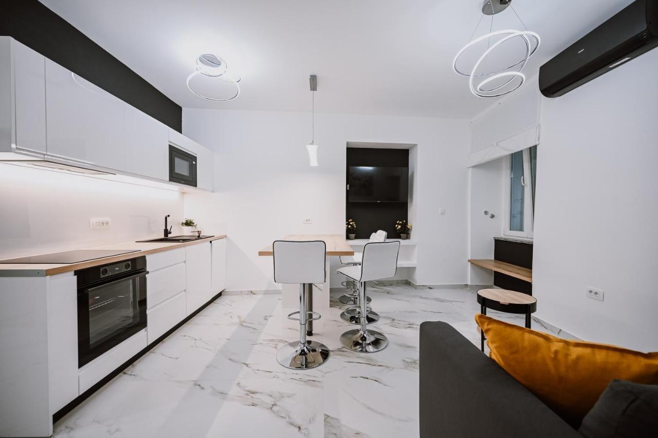 Old Square Apartment Рийека Екстериор снимка