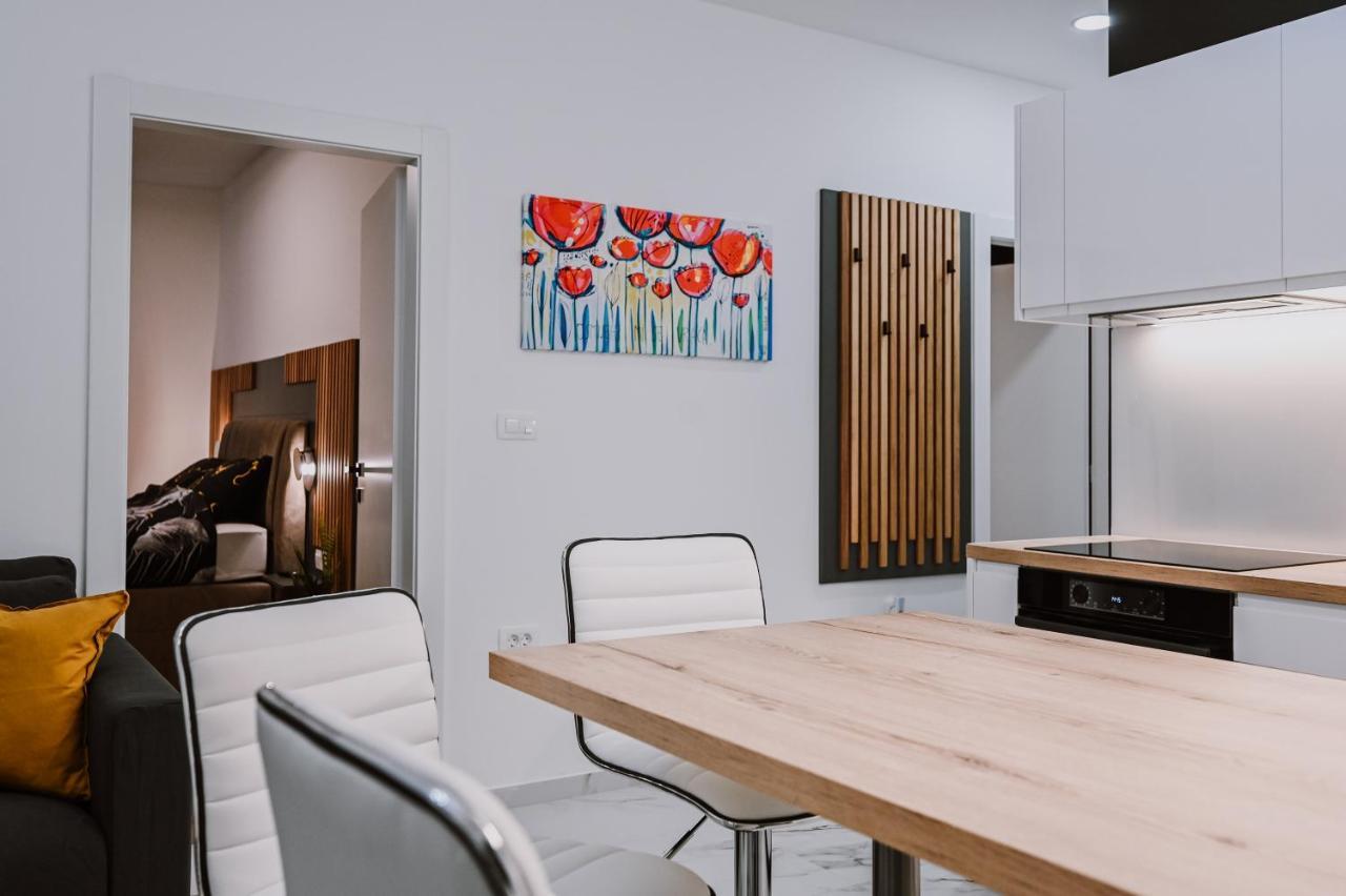 Old Square Apartment Рийека Екстериор снимка