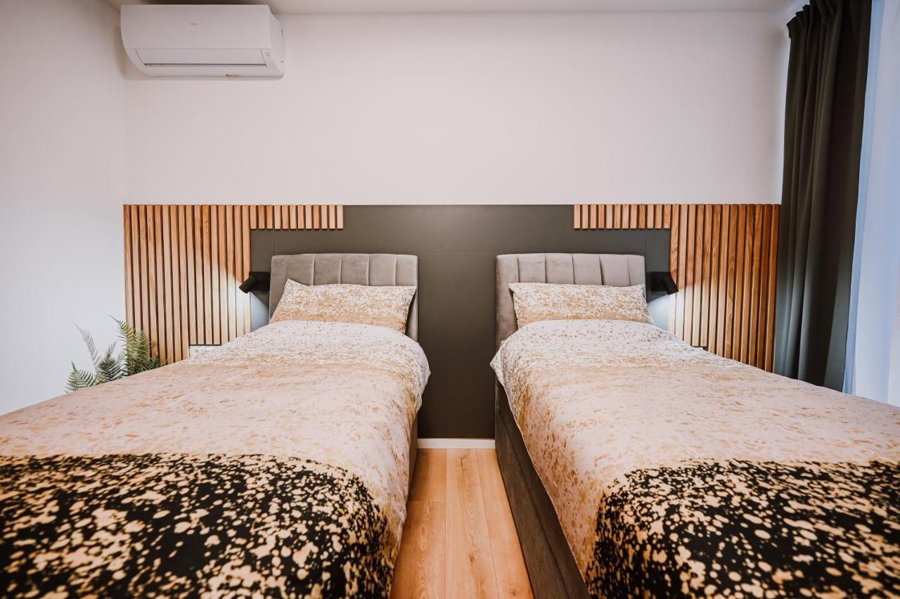 Old Square Apartment Рийека Екстериор снимка