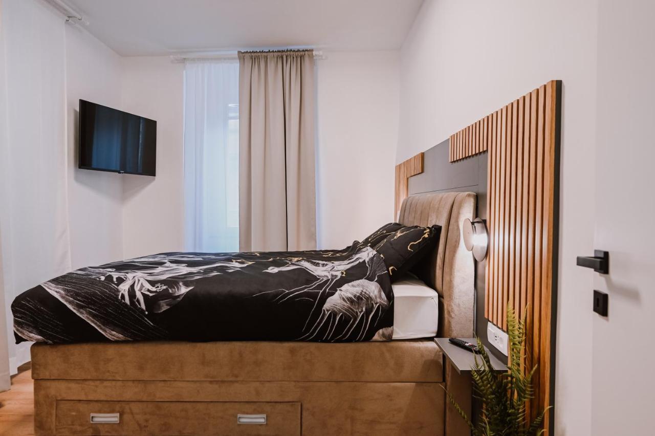 Old Square Apartment Рийека Екстериор снимка