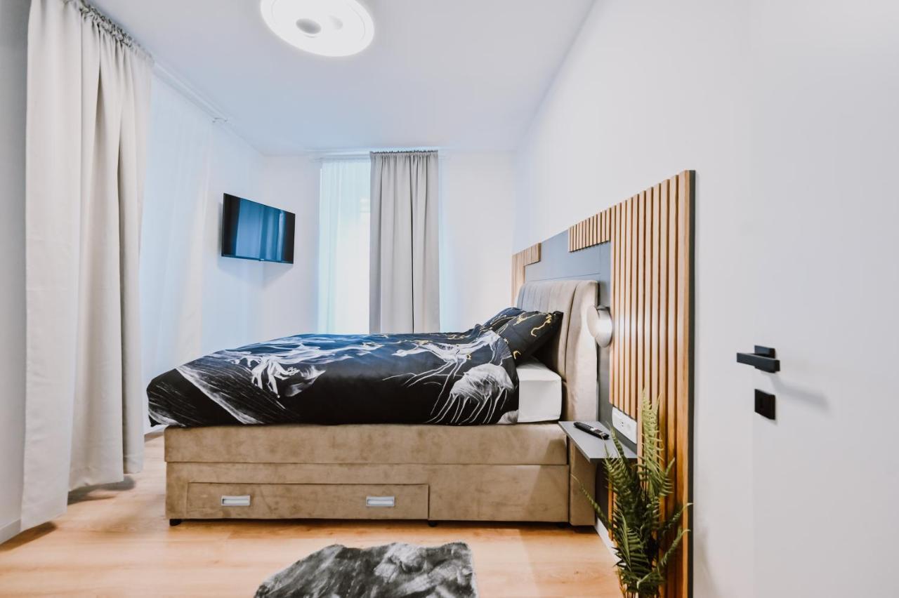 Old Square Apartment Рийека Екстериор снимка