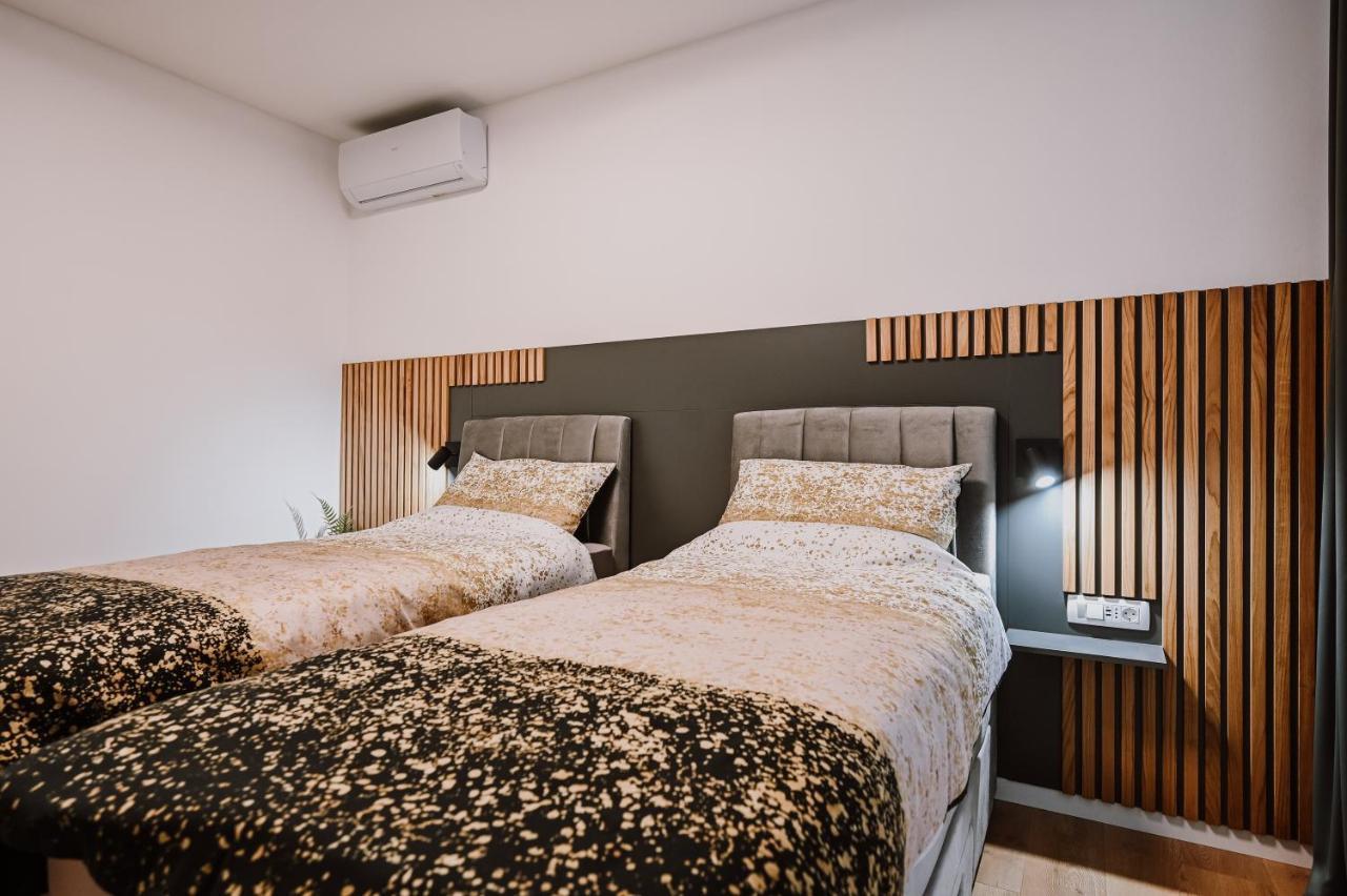 Old Square Apartment Рийека Екстериор снимка