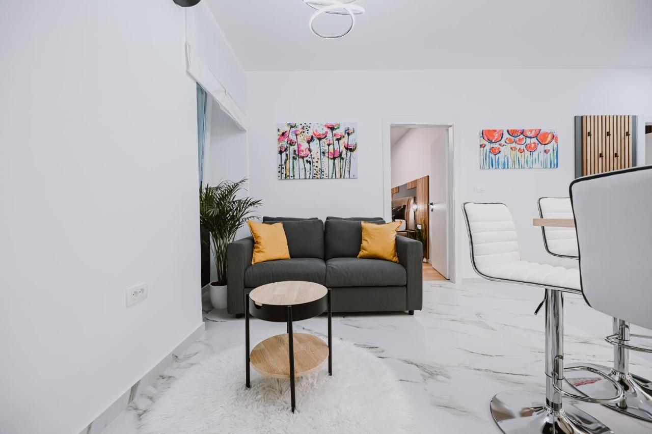 Old Square Apartment Рийека Екстериор снимка