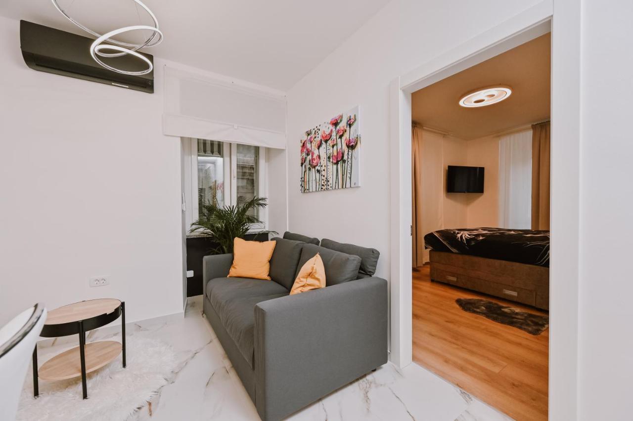 Old Square Apartment Рийека Екстериор снимка