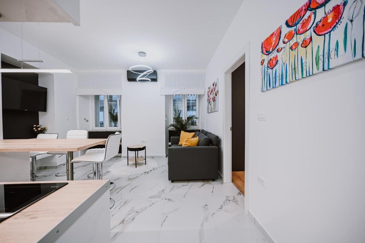 Old Square Apartment Рийека Екстериор снимка