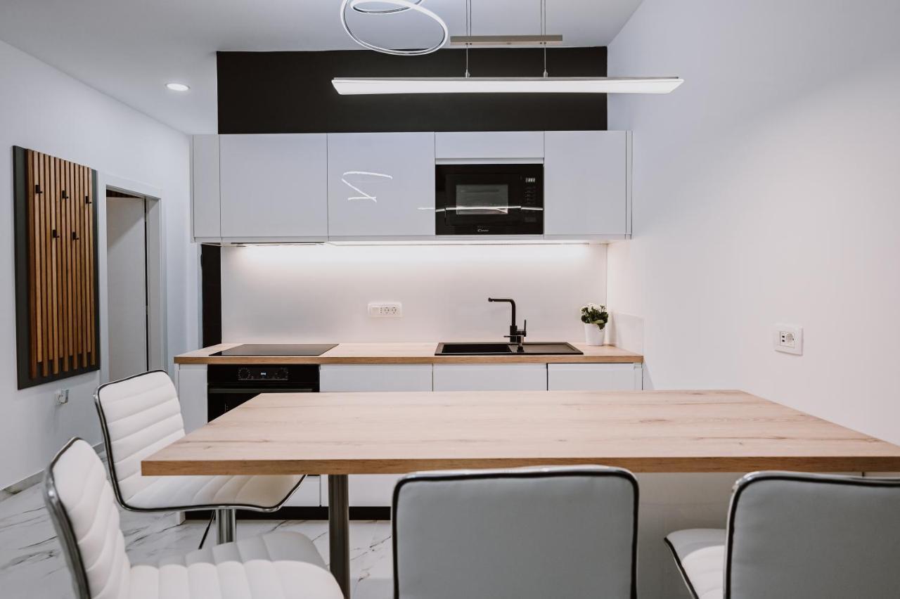Old Square Apartment Рийека Екстериор снимка