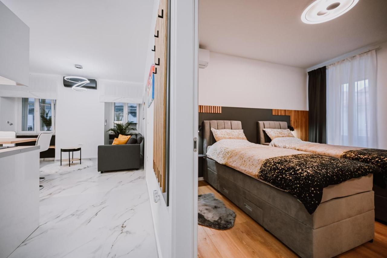 Old Square Apartment Рийека Екстериор снимка
